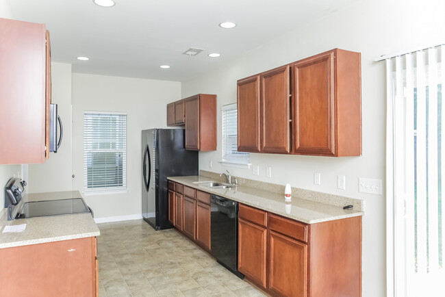 Building Photo - 3 Bedroom Columbia Home