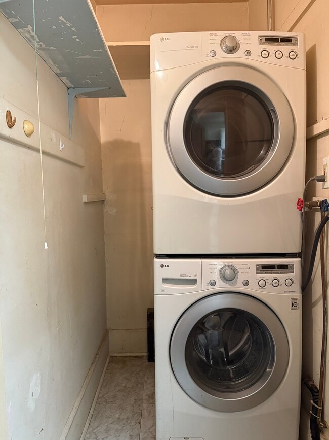 Building Photo - Downtown District