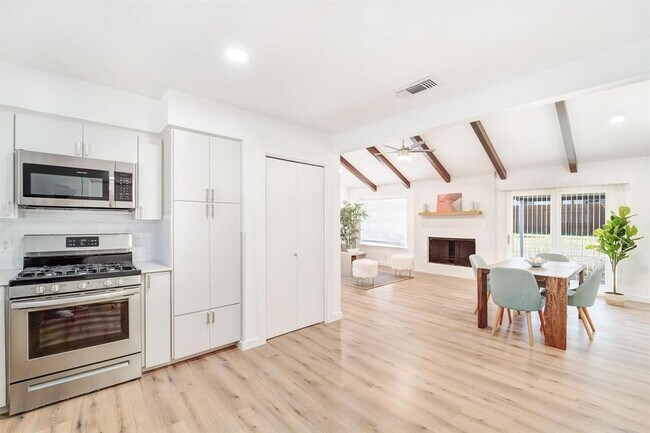 Building Photo - 8414 Staunton Dr