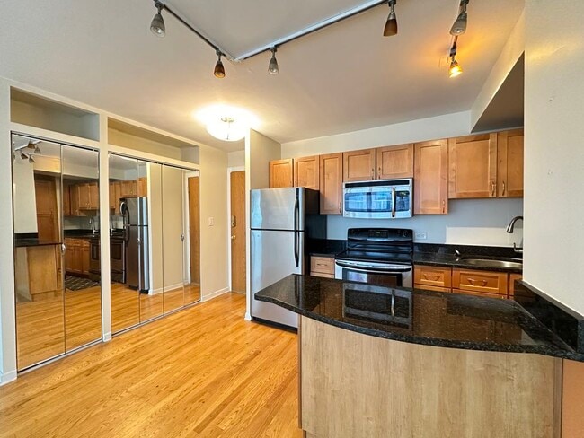 Foto del edificio - 4180 N Marine Dr