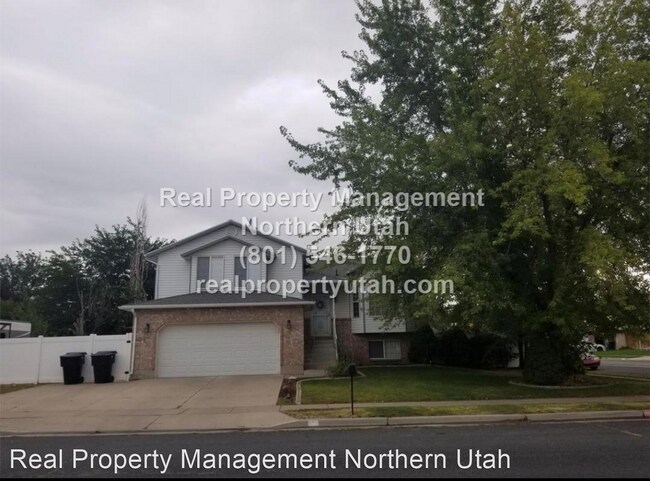 Foto del edificio - 4 br, 3 bath House - 584 N. 1360 W.