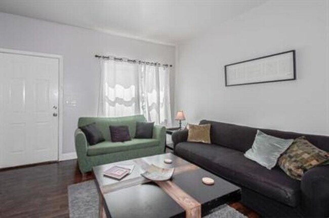 Foto del edificio - 906 Greenwood Ave NE