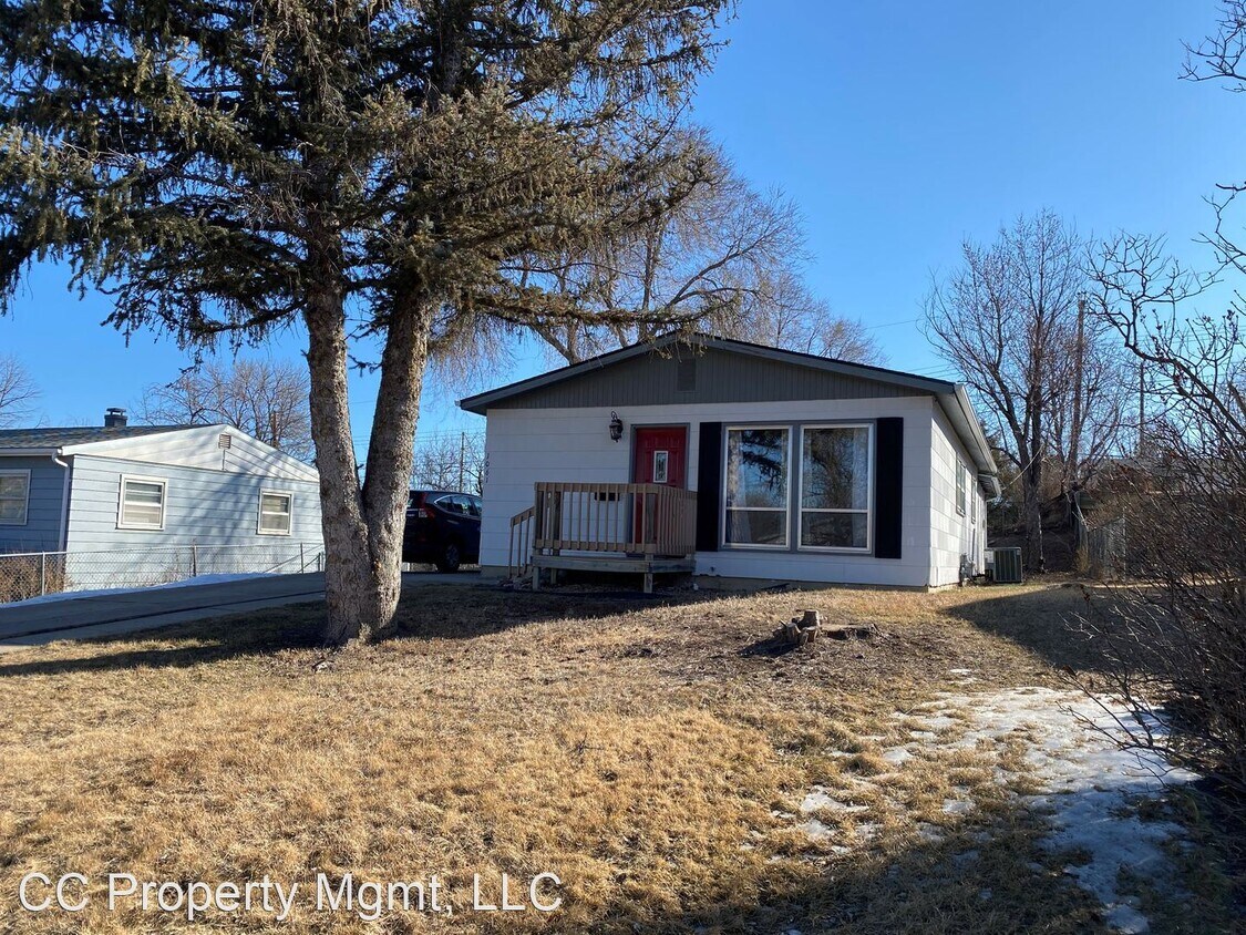 Foto principal - 3 br, 1 bath House - 1061 E Ohio St