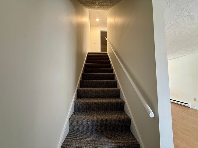 Building Photo - 37 Oakwood Terrace