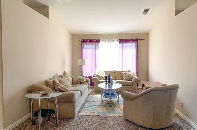 Building Photo - Shadow Hills Villas - 4 Bed
