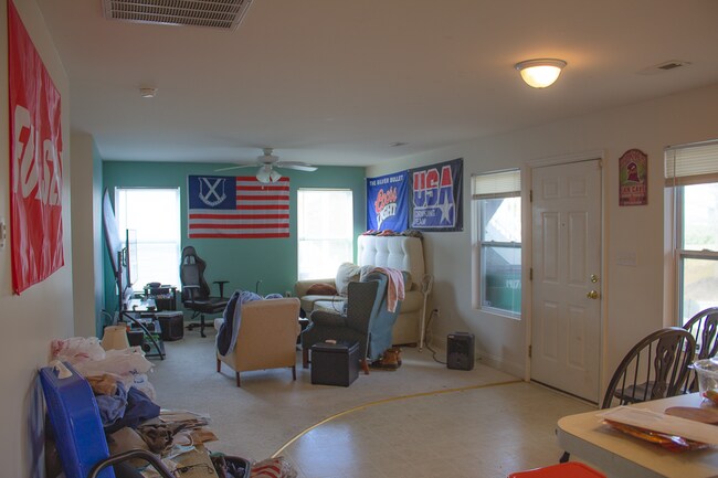 Foto del edificio - Tabor Village - 1917-A