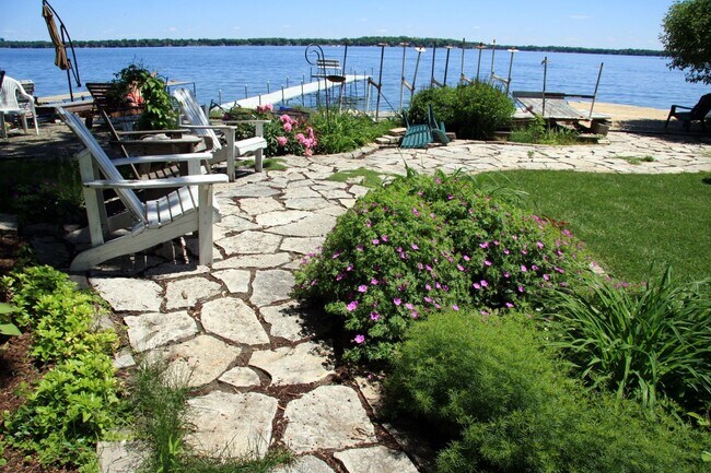 Building Photo - Capital Lakehouse