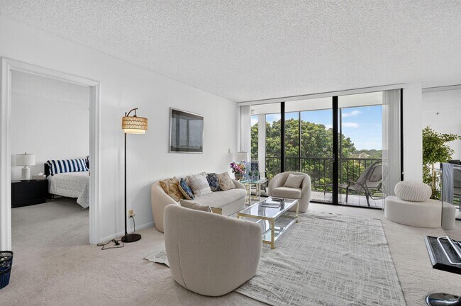 Foto del edificio - 6895 Willow Wood Dr