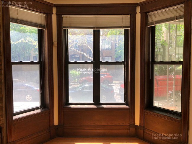 Foto del edificio - 824 W Newport Ave
