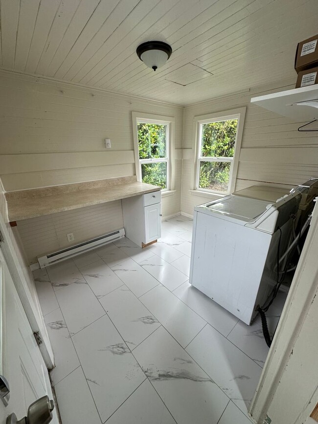 Foto del edificio - Charming Warrenton house walking distance ...