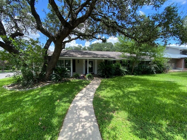 July Move-In Special - Fabulous 4/2 single... - July Move-In Special - Fabulous 4/2 single... House
