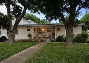 Building Photo - 5101 Guadalupe St