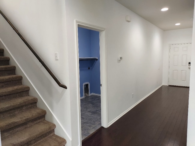 Building Photo - 112 W Vega Ln