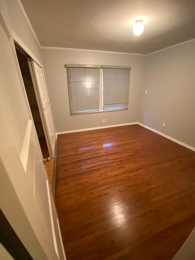 Bedroom - 815 N Detroit St