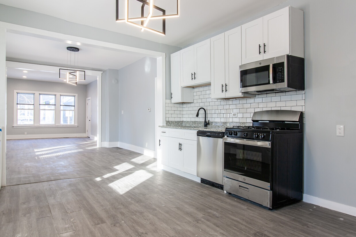 Primary Photo - 2659 W Homer St