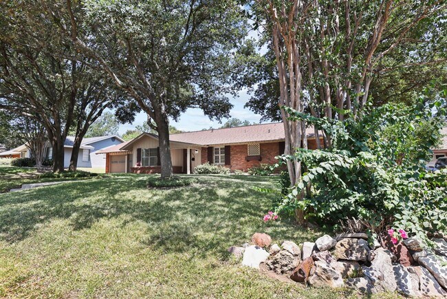 Building Photo - 4 Bedroom/2 Bath Northwood Subdivision