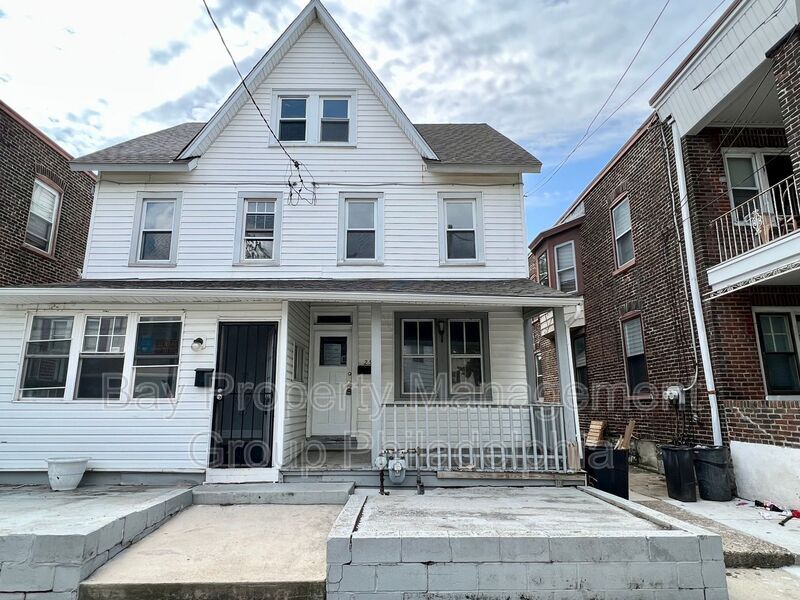 25 Marshall Ave, Marcus Hook, PA 19061 House for Rent in Marcus Hook
