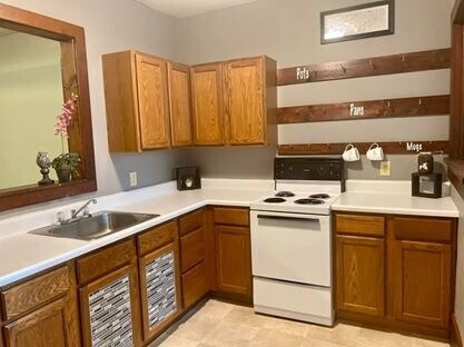 Building Photo - Empire Suites