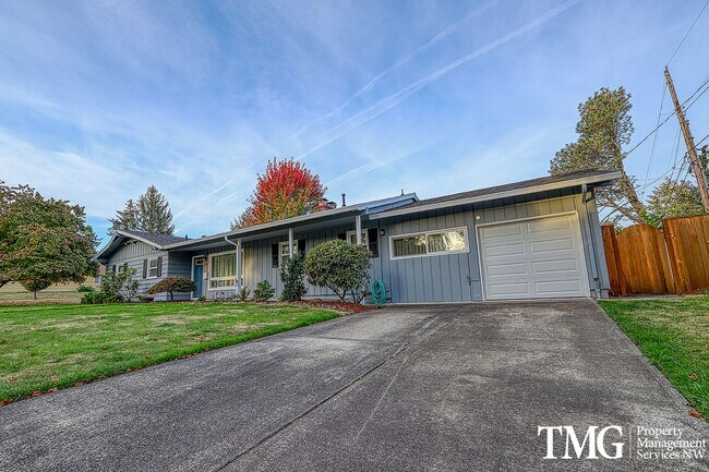 Foto del edificio - Classic 4 bed 1.5 bath Ranch Style home wi...