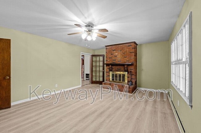 Foto del edificio - 161 Hickory Dr S Cir