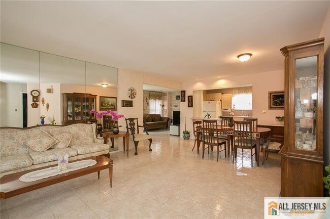 Building Photo - 15 Clemmens Ct