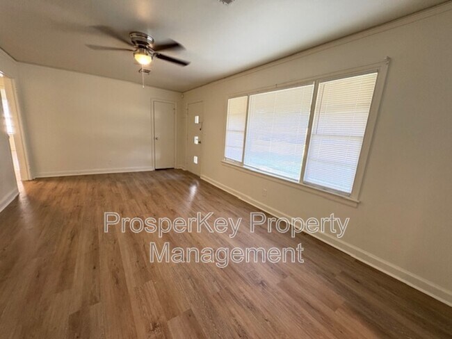 Foto del edificio - 703 Briarcliff Rd
