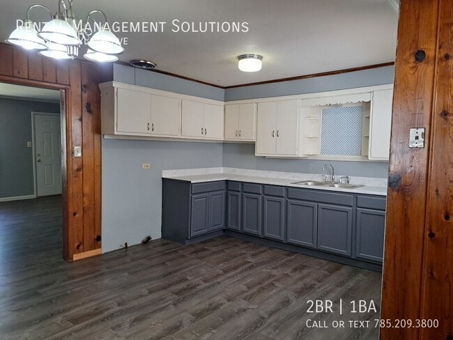 Building Photo - 2001 SE Maryland Ave- 2 BED/1 BATH