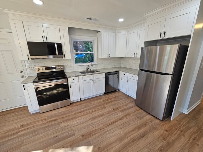 Building Photo - 2800 South Ridge Dr