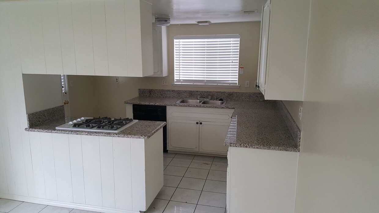 Foto del edificio - 15176 Oakwood Ln