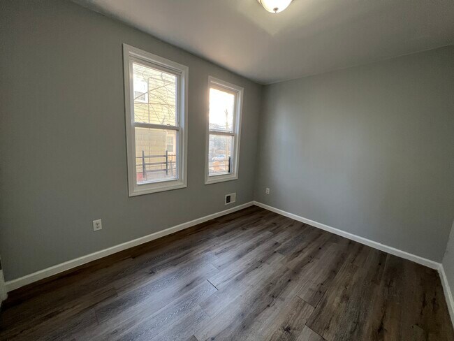 Building Photo - 362 Chadwick Ave