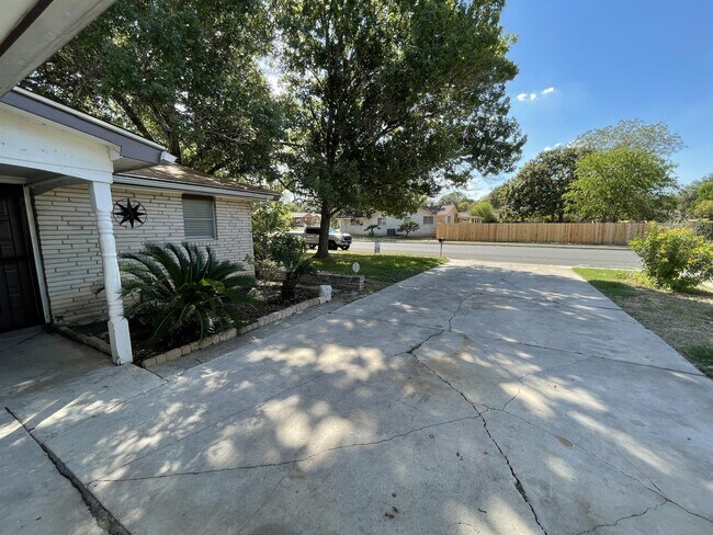 Building Photo - 10306 Northampton Dr