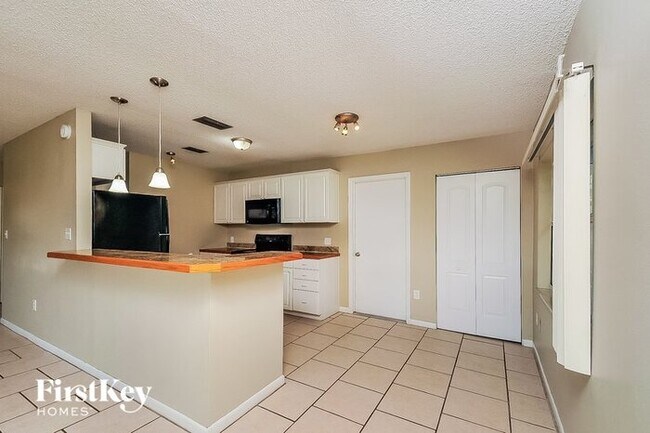 Building Photo - 839 Sherwood Dr