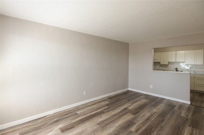 Foto del edificio - 4770 Kings Dr