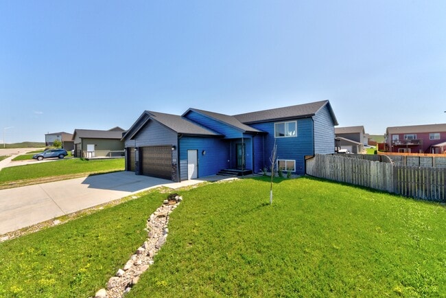 Building Photo - 1215 Kodiak Dr
