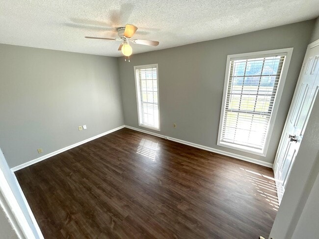 Building Photo - 5144 Country View Ln