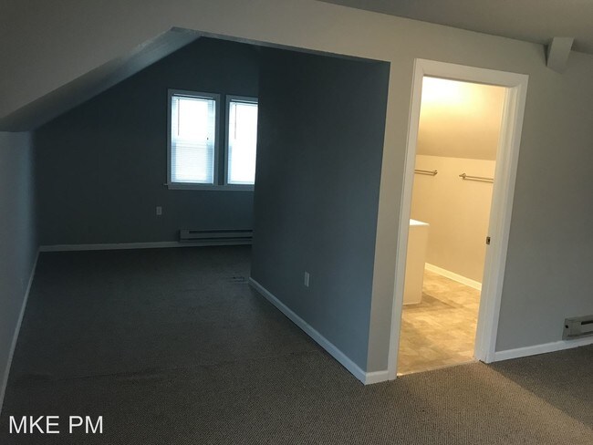 Building Photo - 5477 N 38th St