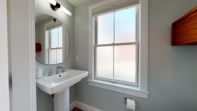 Foto del edificio - 459 E 8th St