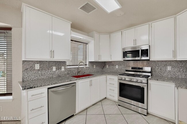 Building Photo - 14224 Desert Ash Dr