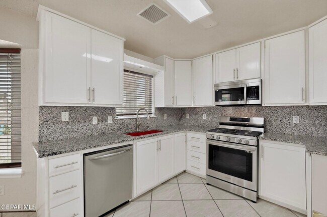Foto del edificio - 14224 Desert Ash Dr