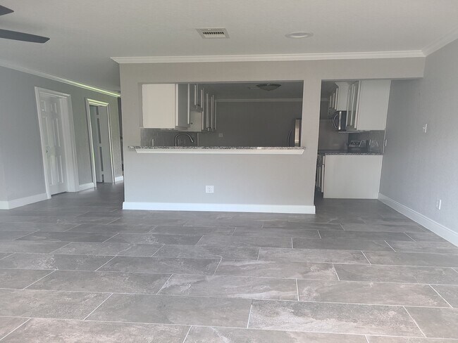 Building Photo - 1053 Willow Oaks Cir