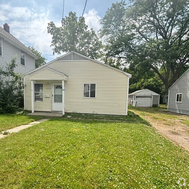 Building Photo - 1329 Roosevelt Ave