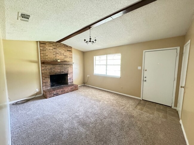 Building Photo - 3002 Tanglewood Cir