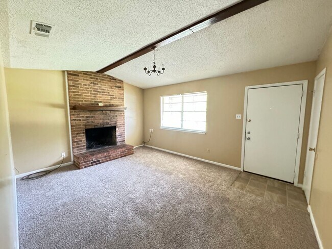 Building Photo - 3002 Tanglewood