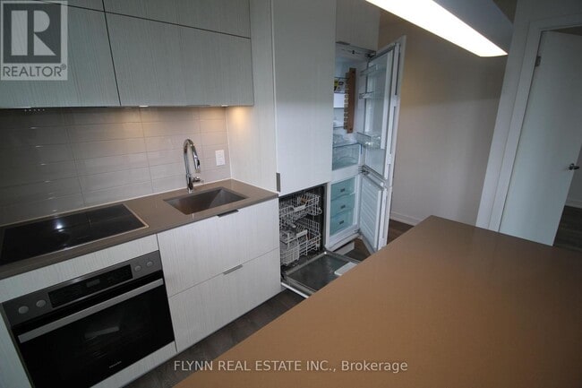 Building Photo - 20 Richardson St