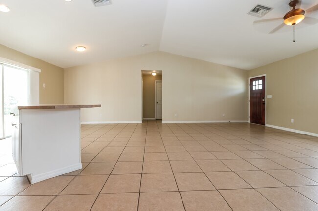 Building Photo - 3322 Oasis Blvd