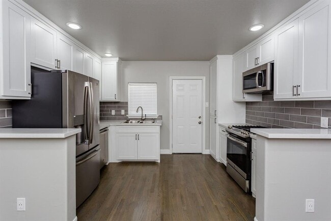 Building Photo - 211 N Milby St