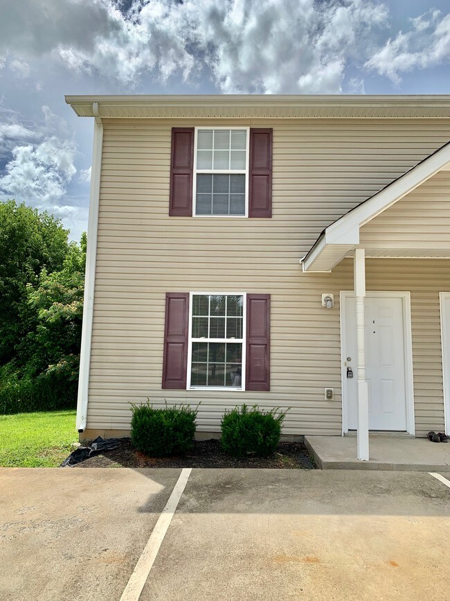 532 Patriot Park Ct, Clarksville, TN 37042 Townhome Rentals in