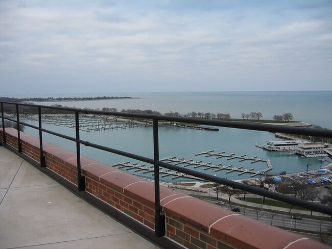 Foto del edificio - 3100 N Lake Shore Dr