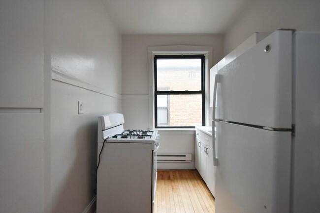 Building Photo - 1034 Dempster St