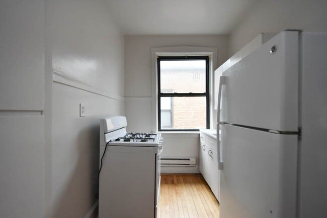 Building Photo - 805 Dempster St